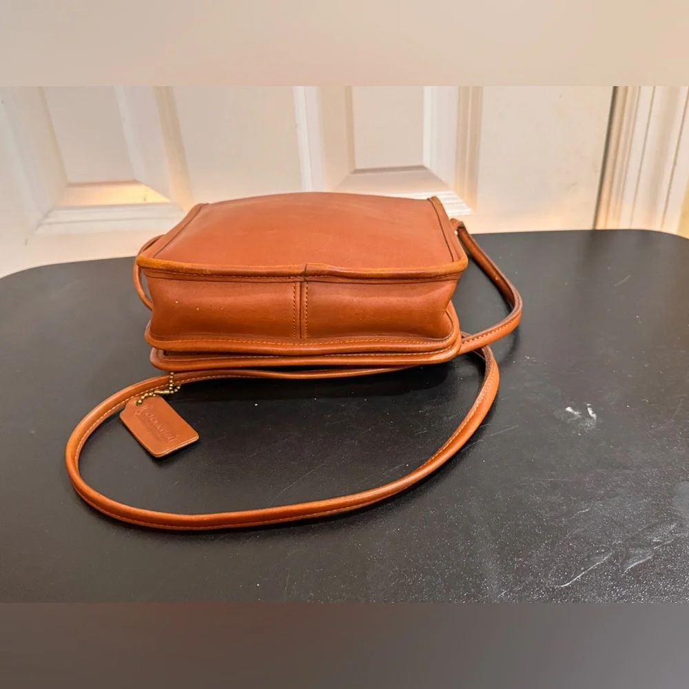 Coach tan Leather crossbody Bag 0547-914